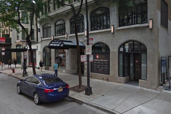 Commercial broker leasing retail space in River North