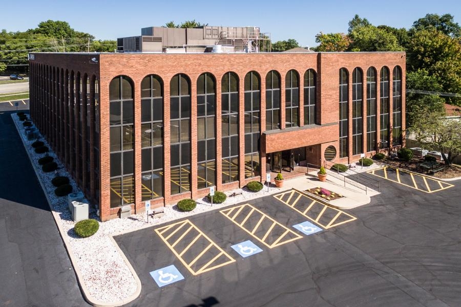 commercial real estate in Oak Brook