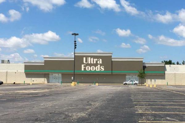 Former grocery store purchased at a bankruptcy court auction