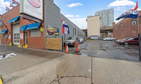 Single-Tenant Commercial Property in the South Loop 5