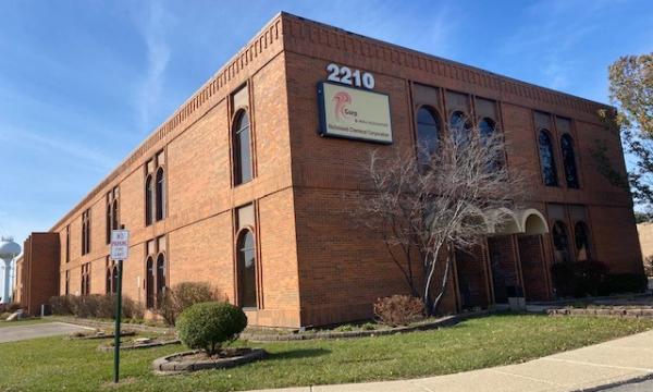 2-Story Office Building in Prime Location in Oak Brook