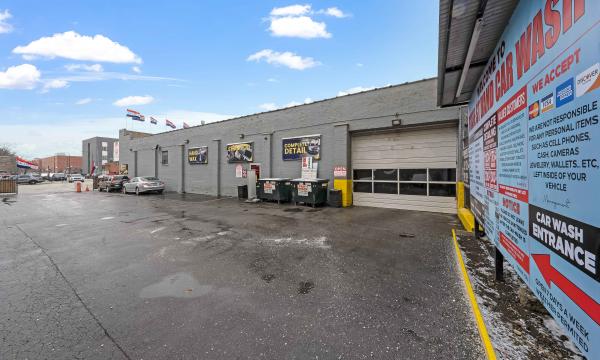 Single-Tenant Commercial Property in the South Loop 6