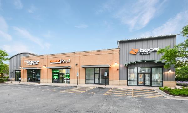 Shadow anchor retail building to Walmart in Chicago