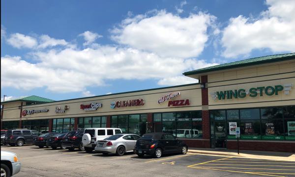 1,325 SF Space For Rent  at busy intersection in Elgin