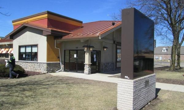 Free-standing building with restaurant build out in Joliet